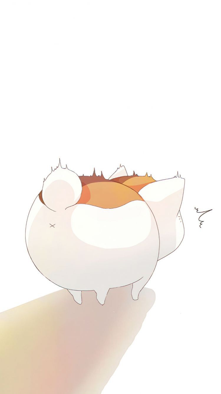 Nyanko-sensei de costas, redondo e sonolento
